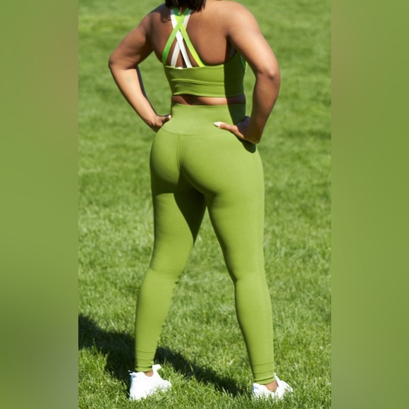 Fabletics Earth Day Outfit 🌏🌱 - Picture 9 of 11